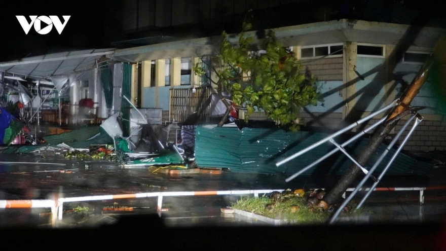 At least 3 killed and 10 injured as Typhoon Kajiki batters Vietnam
